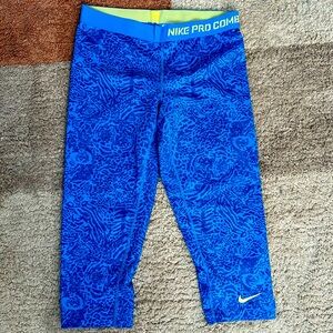 Nike Pro crop size large
